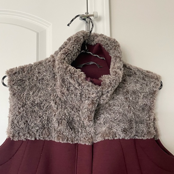 The North Face Woman’s Burgundy Hybirnation Thermal 3D Faux Fur Gorpcore Vest - Picture 3 of 7